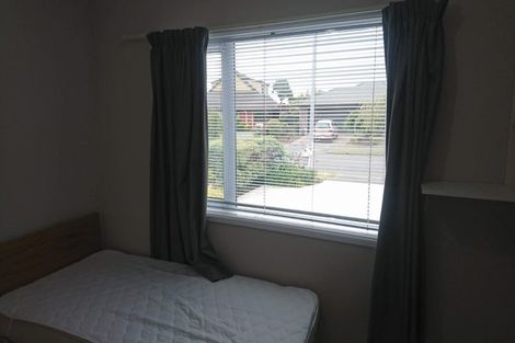 Photo of property in 21 Honeysuckle Place, Northcote, Christchurch, 8052