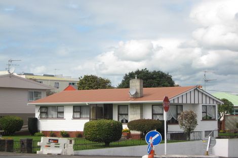 Photo of property in 225 Saint Aubyn Street, New Plymouth, 4310