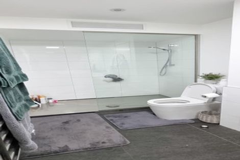 Photo of property in 2/83 Hinemoa Street, Birkenhead, Auckland, 0626