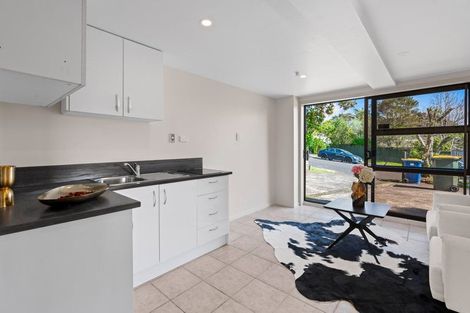 Photo of property in 9 Sungrove Rise, Sunnyvale, Auckland, 0612