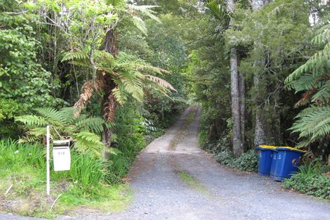 Photo of property in 31b Bush Road, Waiatarua, Auckland, 0604