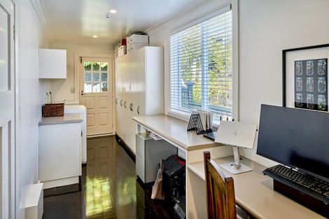 Photo of property in 43 The Crescent, Roseneath, Wellington, 6011