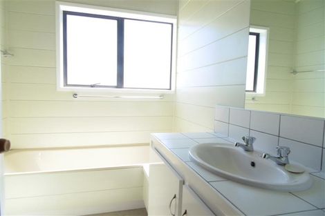 Photo of property in 56 Kennedy Avenue, Forrest Hill, Auckland, 0620