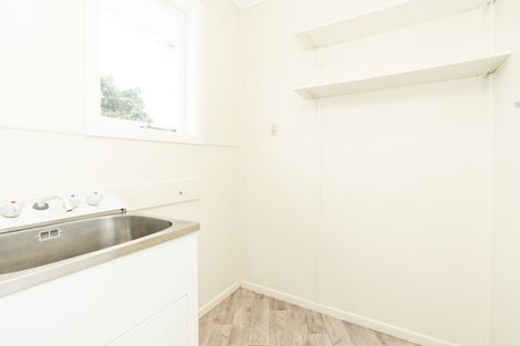 Photo of property in 77 Collins Road, Melville, Hamilton, 3206