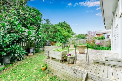 Photo of property in 160 Wellington Road, Paekakariki, 5034