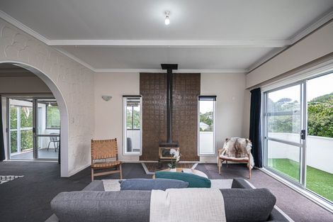 Photo of property in 10 Black Rock Road, Newlands, Wellington, 6037