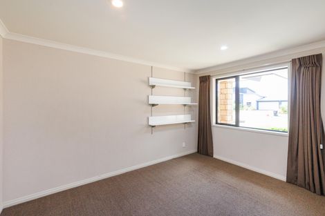 Photo of property in 33 Rodeo Drive, Kelvin Grove, Palmerston North, 4414