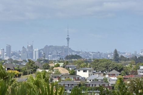 Photo of property in 13/18 Parr Terrace, Castor Bay, Auckland, 0620