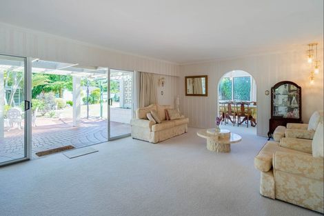 Photo of property in 10 Rewarewa Crescent, Waikanae, 5036