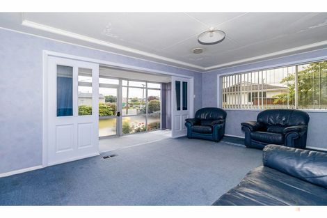 Photo of property in 1 Dixon Street, Waimate, 7924