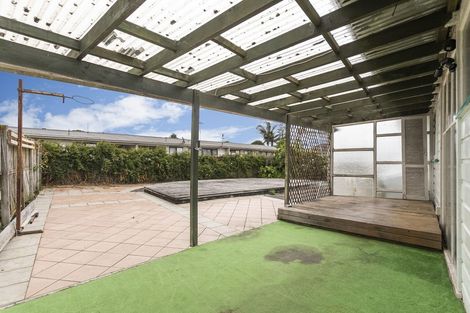 Photo of property in 9 Sutton Crescent, Papatoetoe, Auckland, 2025