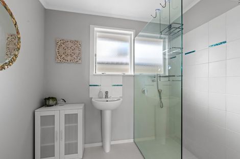 Photo of property in 43 Rewarewa Road, Te Atatu Peninsula, Auckland, 0610