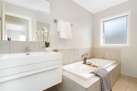 Photo of property in 1 Kennedy Lane, Hamilton East, Hamilton, 3216