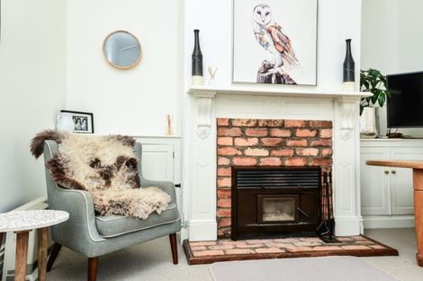 Photo of property in 8 Queen Street, Cambridge, 3434