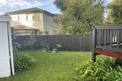 Photo of property in 2/41 Ravenwood Drive, Forrest Hill, Auckland, 0620