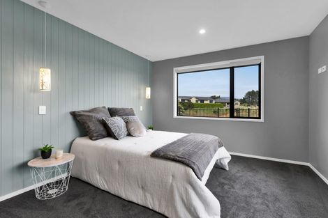 Photo of property in 8 Ponga Place, Highlands Park, New Plymouth, 4312