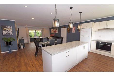 Photo of property in 3 Neta Grove, Henderson, Auckland, 0612