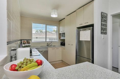 Photo of property in 10 Regency Place, Sunnynook, Auckland, 0632