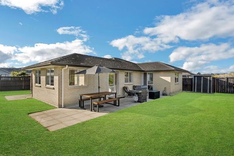 Photo of property in 15 Malbec Place, Huapai, Kumeu, 0810