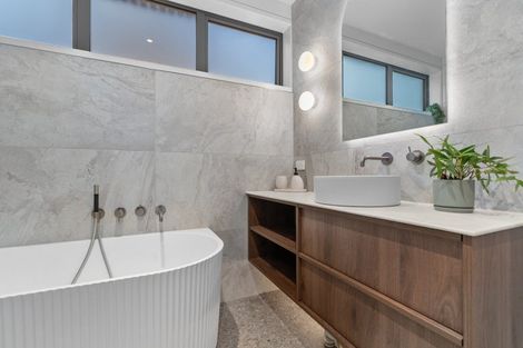 Photo of property in 7 Tuke Lane, Wanaka, 9305