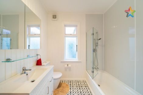 Photo of property in 122 Waiwhetu Road, Waterloo, Lower Hutt, 5011