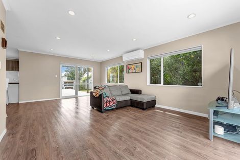 Photo of property in 1 Nirmal Place, Sunnyvale, Auckland, 0612