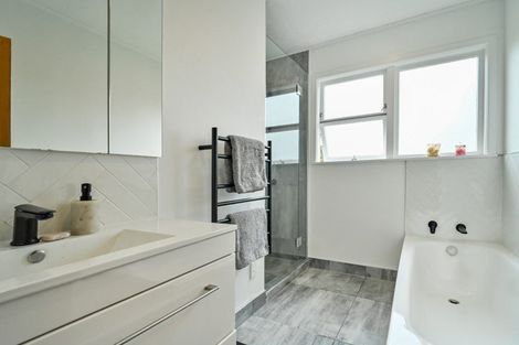 Photo of property in 11 Busby Hill, Havelock North, 4130