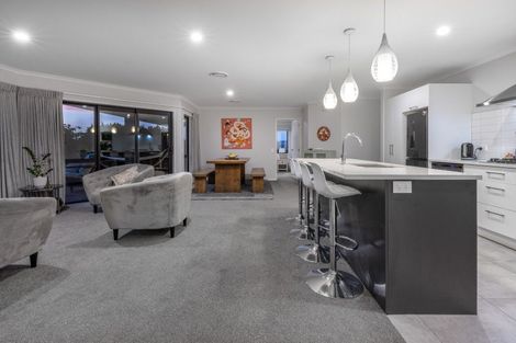 Photo of property in 2 Roundhouse Close, Whitby, Porirua, 5024