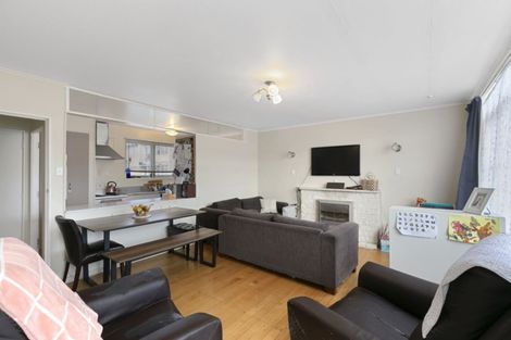 Photo of property in 7/55 Apu Crescent, Lyall Bay, Wellington, 6022