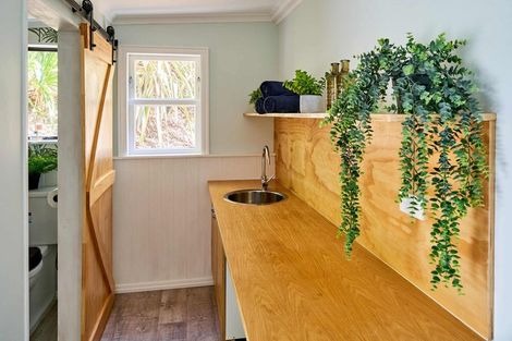 Photo of property in 12 Grays Road, Plimmerton, Porirua, 5026