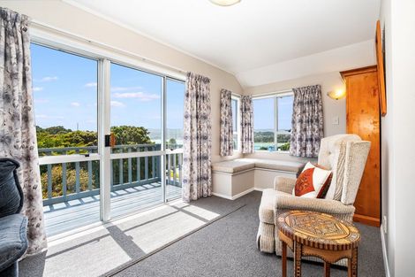 Photo of property in 76 Bayview Road, Paremata, Porirua, 5024