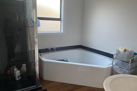 Photo of property in 27 Mexted Terrace, Tawa, Wellington, 5028