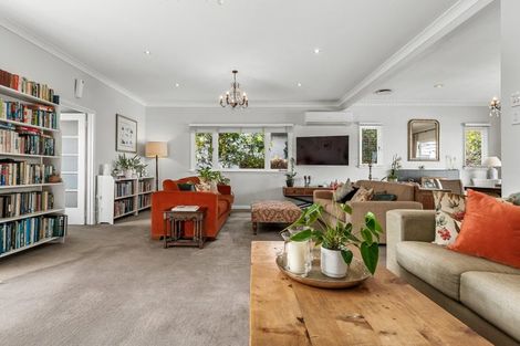 Photo of property in 462 Devonport Road, Tauranga South, Tauranga, 3112