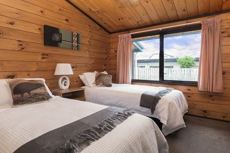 Photo of property in 25a The Esplanade, Eastern Beach, Auckland, 2012