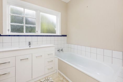 Photo of property in 16 Alleyne Court, Brown Owl, Upper Hutt, 5018