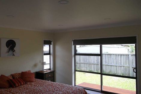 Photo of property in 1 Resolution Place, Marfell, New Plymouth, 4310