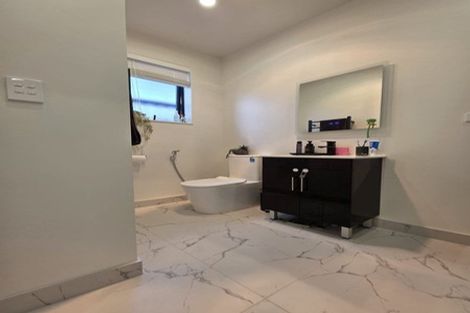 Photo of property in 14a Riserra Drive, Ranui, Auckland, 0612