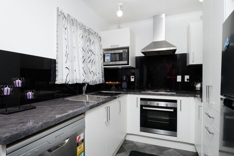 Photo of property in 6a Powell Place, Henderson, Auckland, 0610