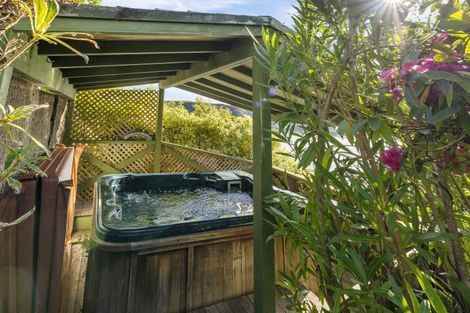 Photo of property in 62 Kiriwai Road, Paremata, Porirua, 5024