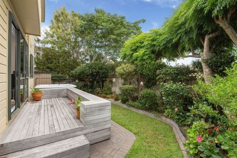Photo of property in 22 Deep Creek Road, Torbay, Auckland, 0630