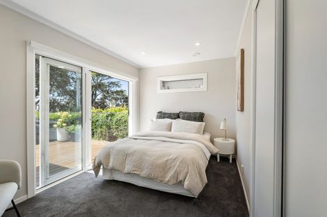 Photo of property in 904 East Coast Road, Northcross, Auckland, 0630