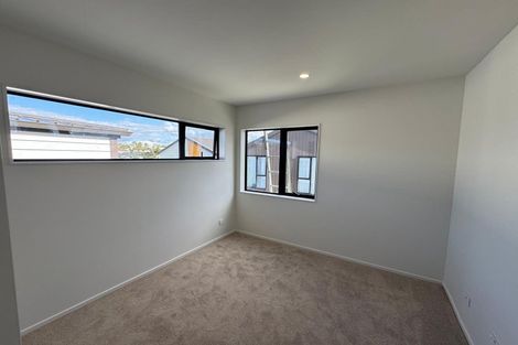Photo of property in 3/90 Picasso Drive, West Harbour, Auckland, 0618