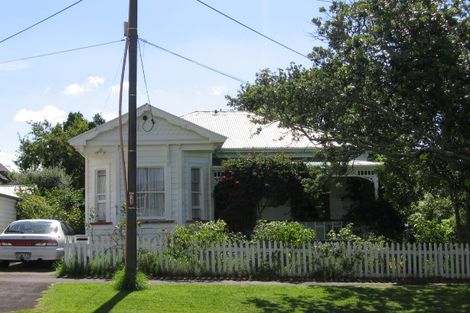 Photo of property in 5 William Bond Street, Stanley Point, Auckland, 0624