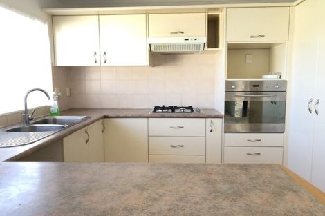 Photo of property in 4 Chapletown Drive, East Tamaki, Auckland, 2016