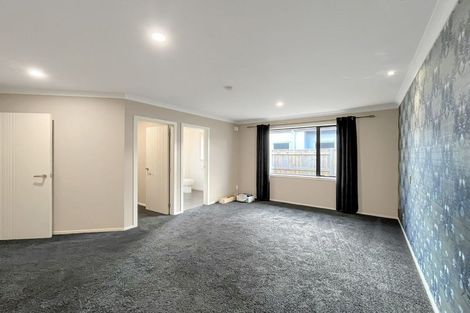 Photo of property in 14 Chestnut Close, Kelvin Grove, Palmerston North, 4414