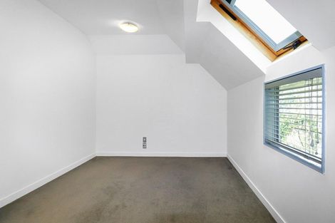 Photo of property in 3um Papawai Terrace, Mount Cook, Wellington, 6021