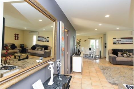 Photo of property in 2 Queens Walk, Taradale, Napier, 4112