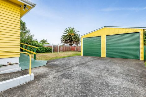 Photo of property in 9 Bone Crescent, Hawera, 4610