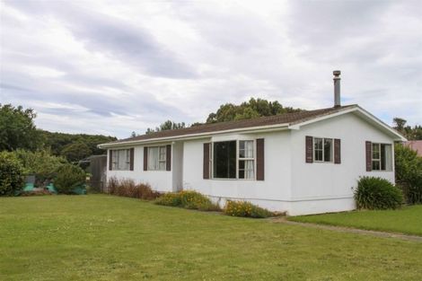 Photo of property in 68 Clifden Highway, Tuatapere, 9691