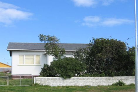 Photo of property in 16 Pratt Avenue, Foxton Beach, Foxton, 4815
